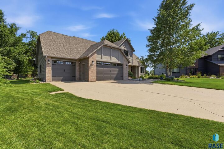 Property Photo: 6709 W 32nd St SD 57106
