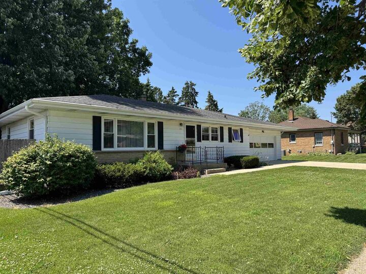 Property Photo:  2219 Mineral Point Avenue  WI 53548 