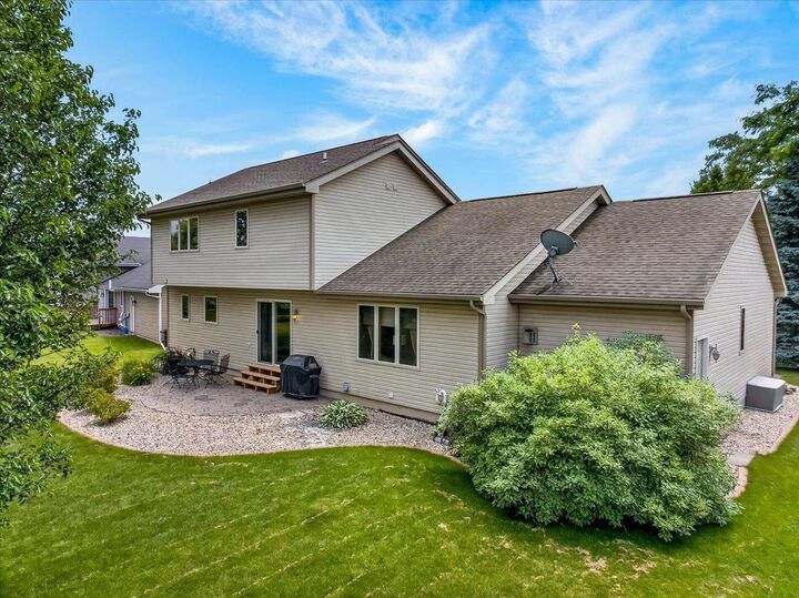 Property Photo:  318 Burl Oak Drive  WI 53532 