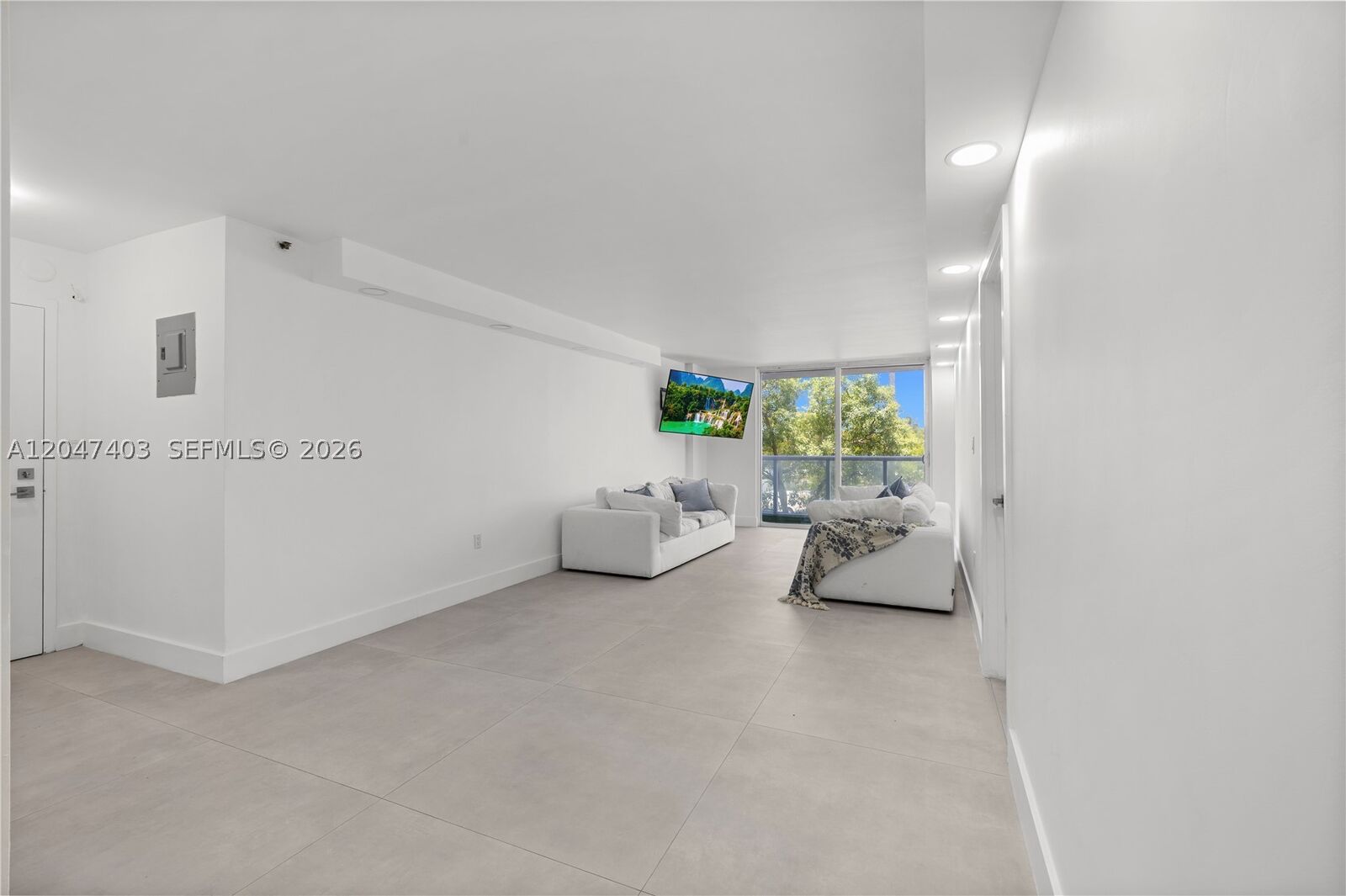 Property Photo:  2457 Collins Ave 201  FL 33140 