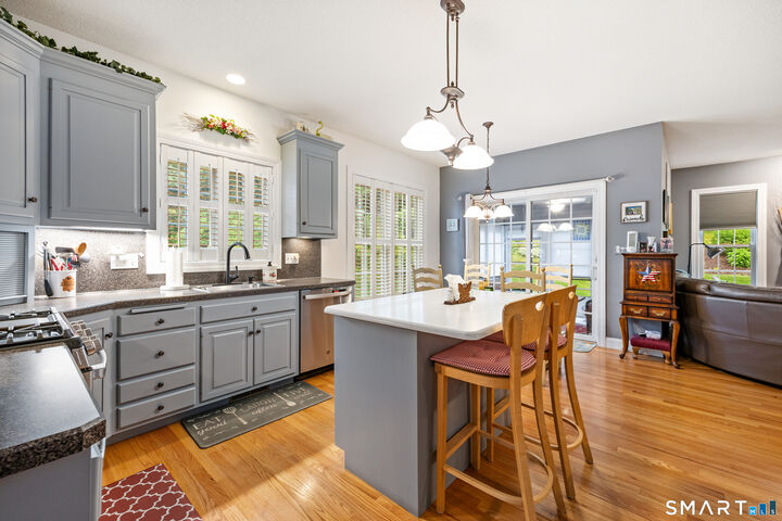 Property Photo:  36 Buckland Street 6  CT 06479 