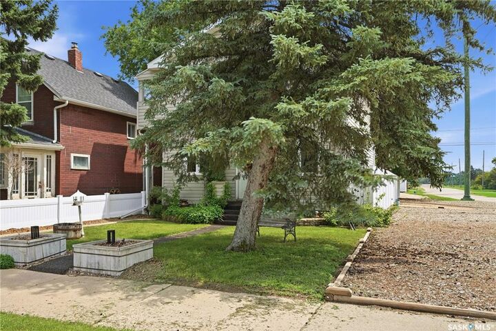 Property Photo: 1001 4th Avenue NE SK S6H 1H9