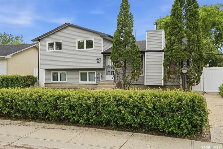Property Photo:  83 Fuhrmann Crescent  SK S4R 5A4 