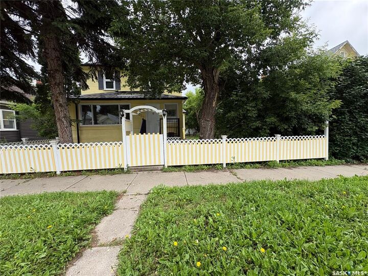 Property Photo: 368 4th Avenue E SK S0A 2P0