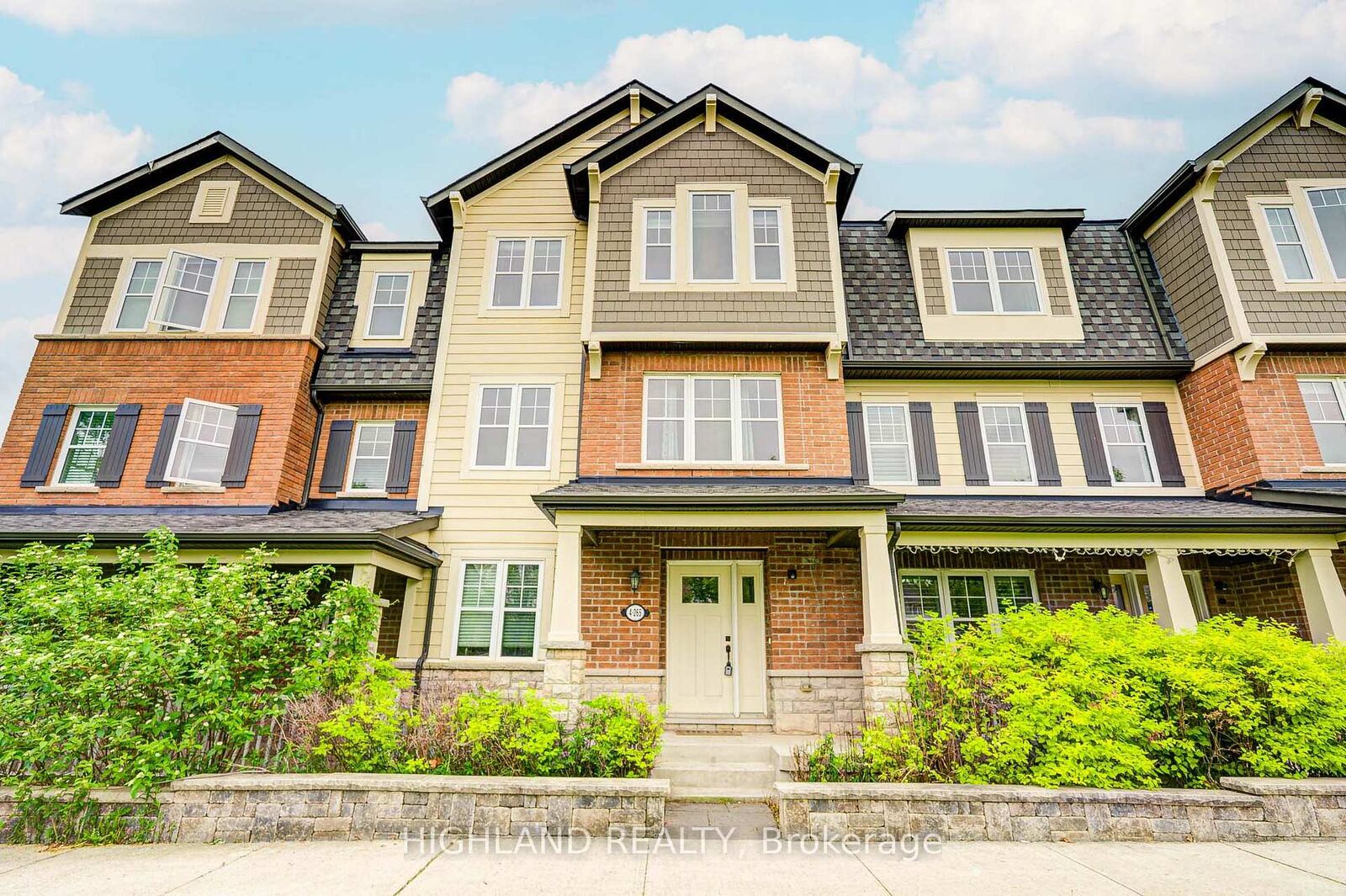 Property Photo:  265 Ellen Davidson Drive 4  ON L6M 0V4 