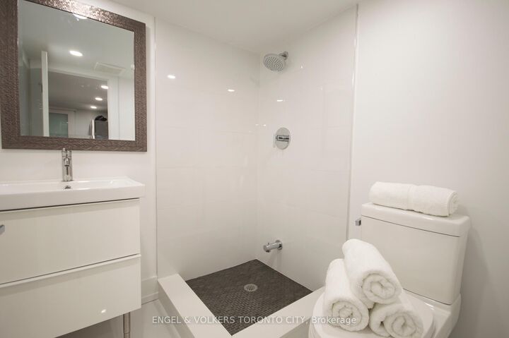 Property Photo: 173 Carlton Street Lower 1 ON M5A 2K3