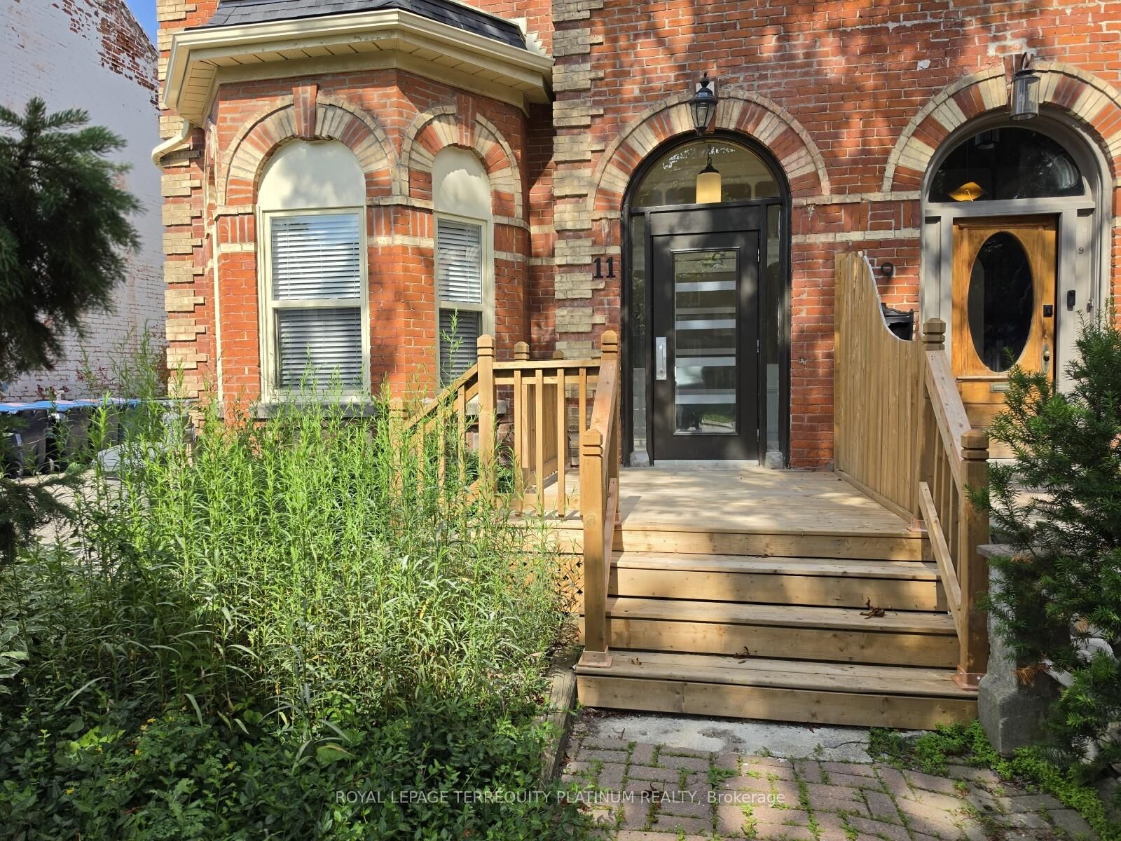 Property Photo:  11 Beaconsfield Avenue 2/Main &Amp Bsmnt  ON M6J 3J1 