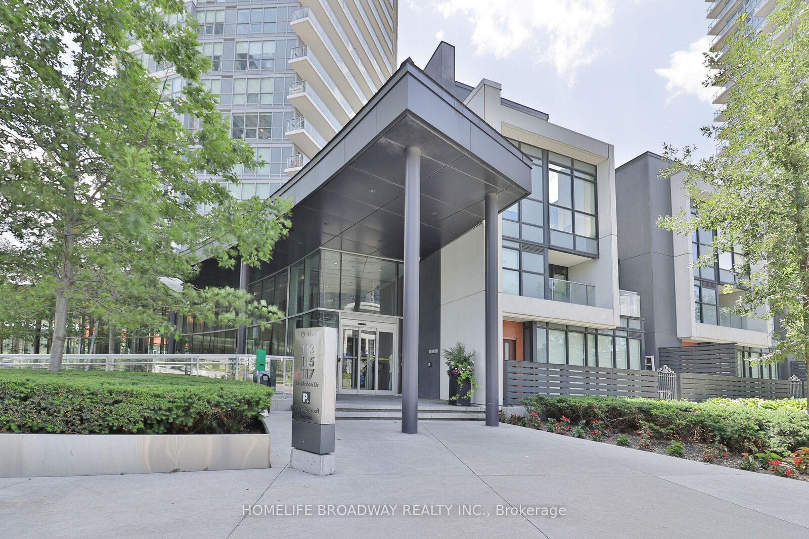Property Photo:  117 McMahon Drive 2105  ON M2K 0E4 