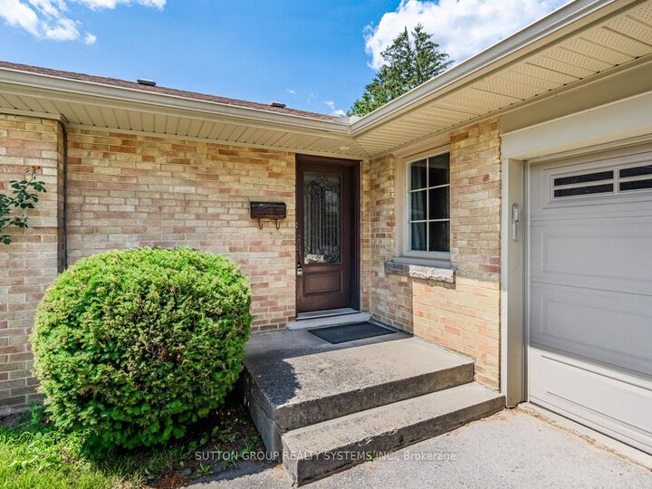 Property Photo: 44 Saybrook Avenue ON M8Z 2V4