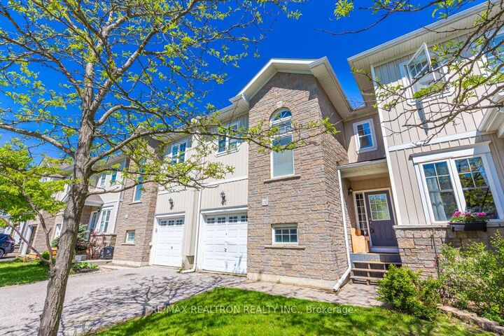 Property Photo:  800 Westridge Boulevard 10  ON L3V 0A1 