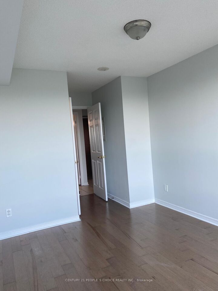 Property Photo:  4889 Kimbermount Avenue 805  ON L5M 7R9 