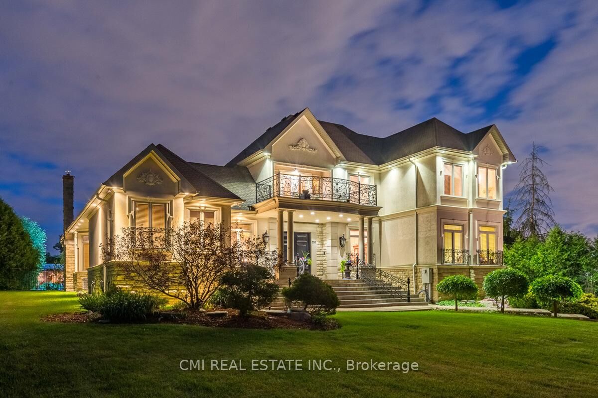 Property Photo: 776 Woodland Acres Crescent ON L6A 1G2