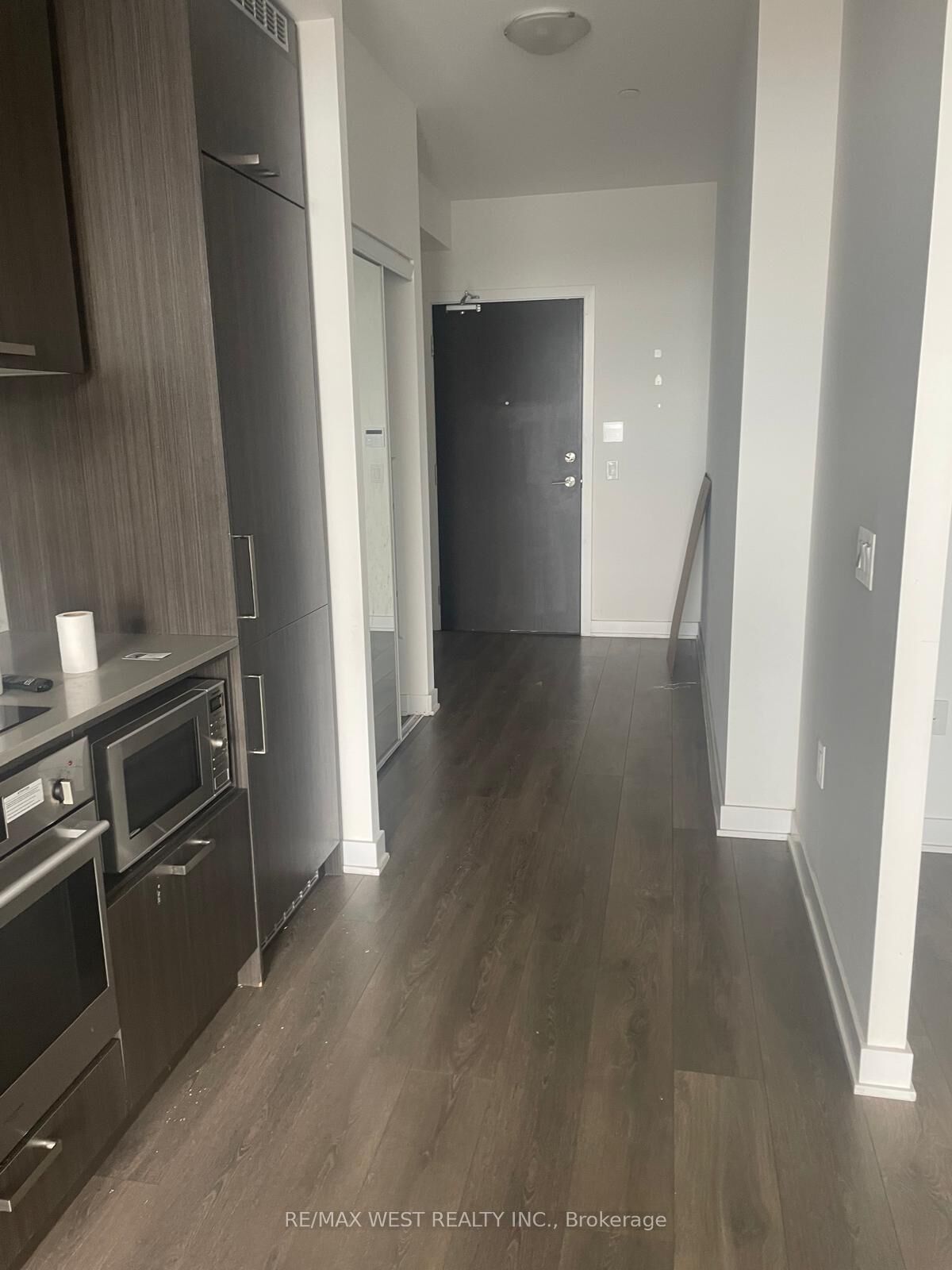 Property Photo:  10 Honeycrisp Crescent 1101  ON L4K 0M7 