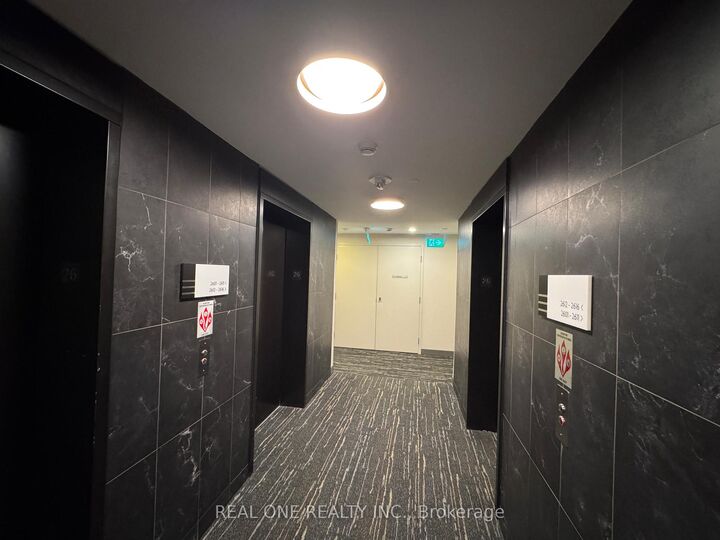 8 Wellesley Street W 2615 — photo 1