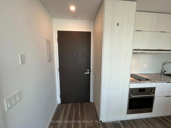 197 Yonge Street 3113 — photo 1