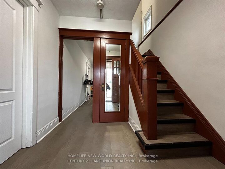 Property Photo:  46 Arnold Street 2nd Rm 3  ON L8S 1R4 