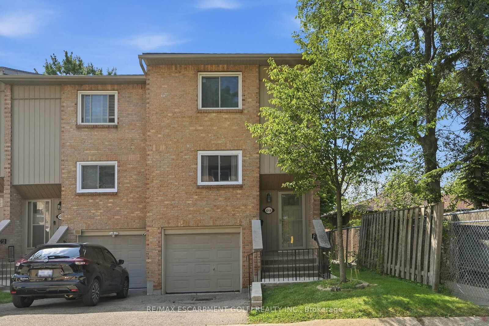 Property Photo: 63 Fonthill Road 14 ON L9C 6T1