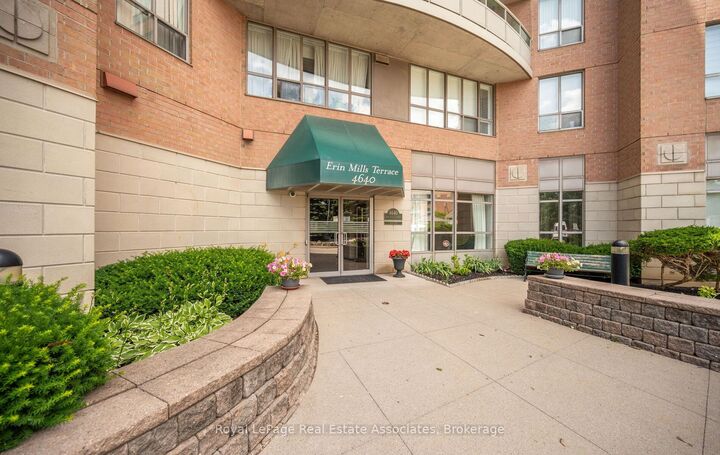 Property Photo: 4640 Kimbermount Avenue 402 ON L5M 5W6