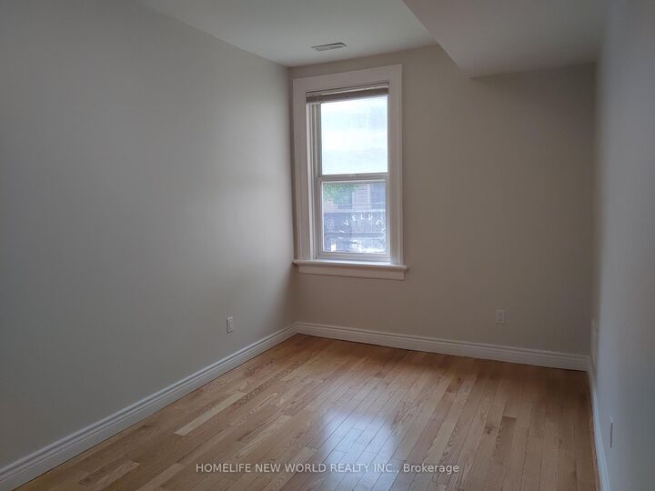 Property Photo:  245 Queen Street W 2nd Flr  ON M5V 1Z4 