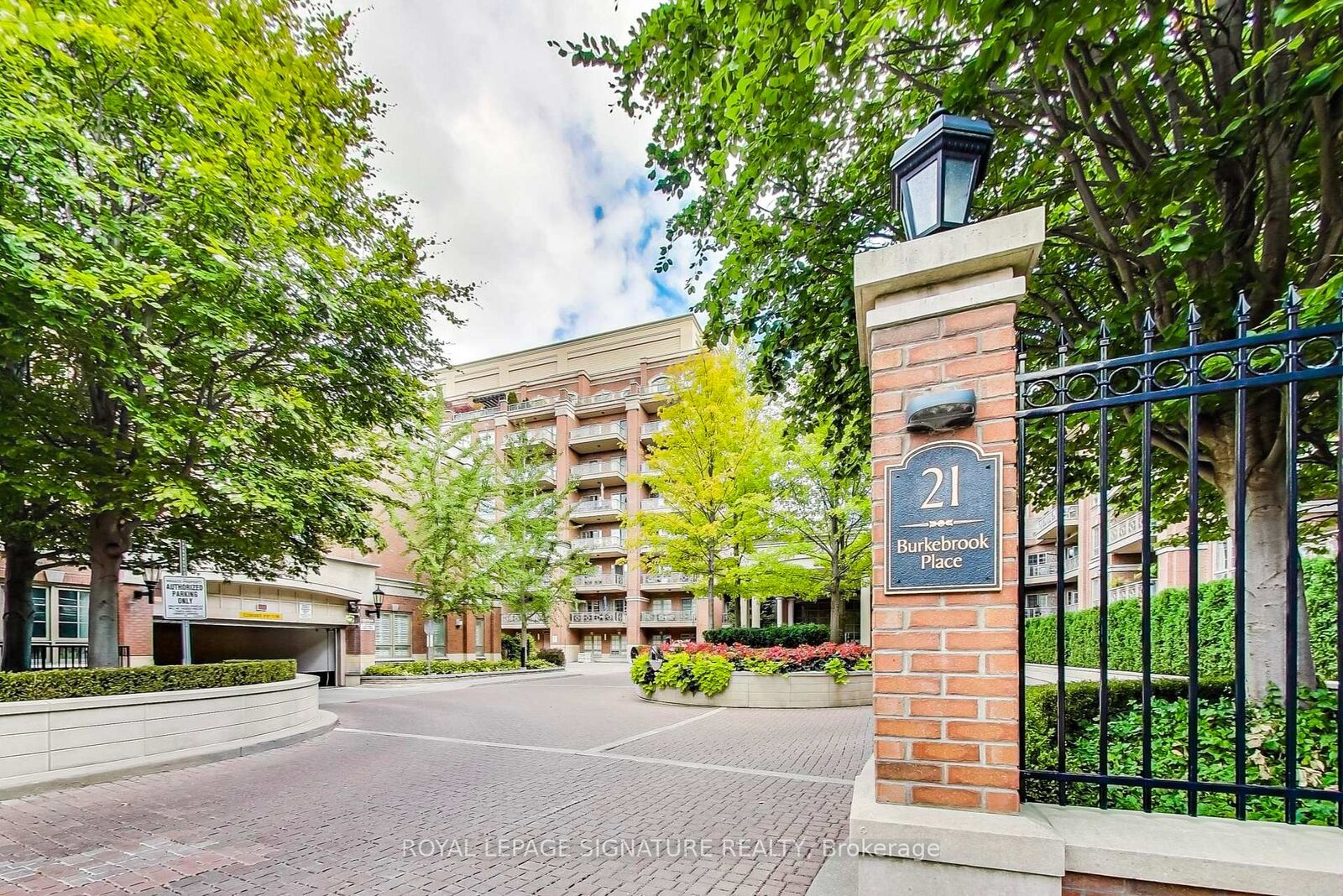 Property Photo: 21 Burkebrook Place 324 ON M4G 0A2