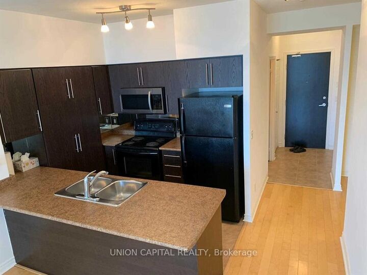 Property Photo:  388 Prince Of Wales Drive 3009  ON L5B 0A1 