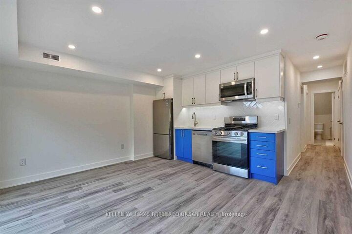 Photo de la propriété:  653 Manning Avenue 4  ON M6G 2W2 