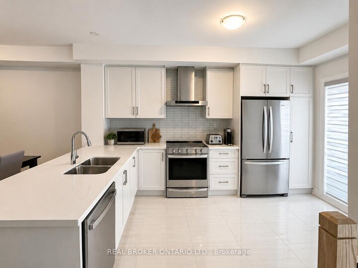 Property Photo:  13 Maybank Lane  ON L4A 2S9 