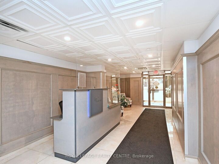 Property Photo: 25 Fairview Road W 807 ON L5B 3Y8