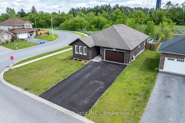 Property Photo: 1 Millpond Lane ON K0L 2V0