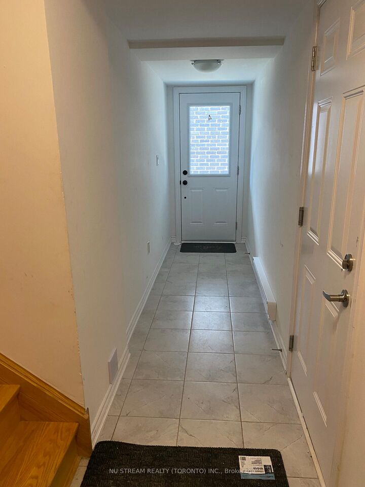 Property Photo:  9 Hay Lane 4  ON L9J 0T5 