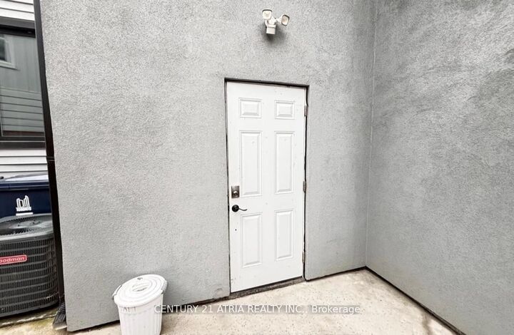Property Photo:  678 Tretheway Drive E 2  ON M6M 4C4 
