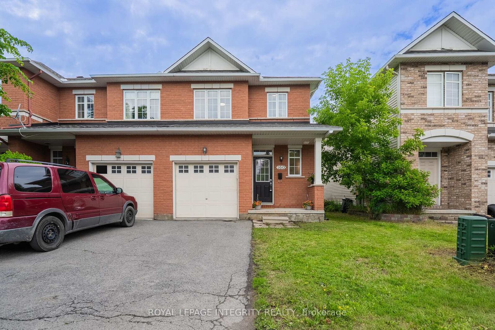Property Photo: 160 Deercroft Avenue ON K2J 5H9