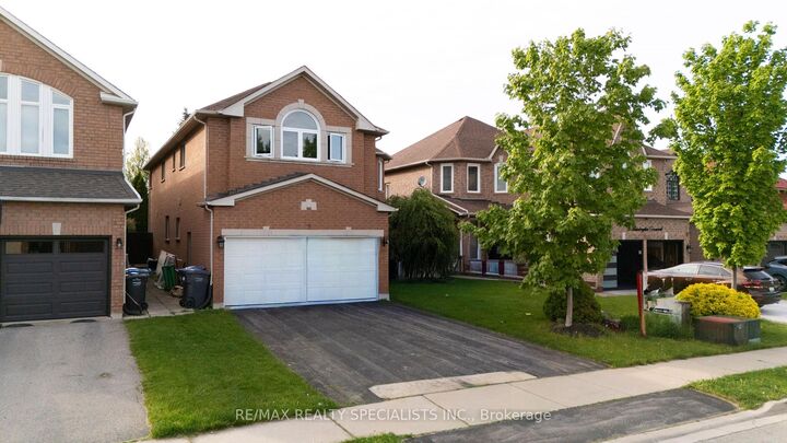 Property Photo: 7 Banington Crescent ON L7A 1G4