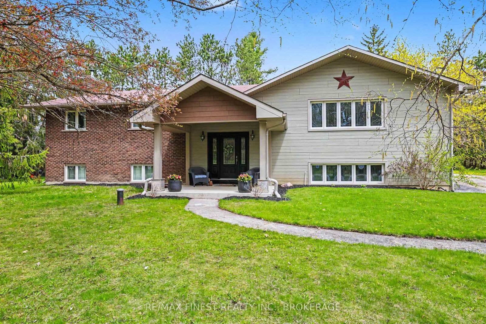 Property Photo: 2518 Rideau Ferry Road ON K7H 3C7