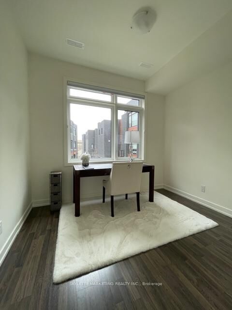 Property Photo: 370B Red Maple Road 67 ON L4C 6P5