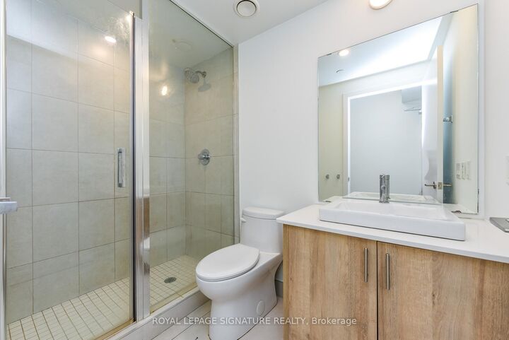 Photo de la propriété:  1195 The Queensway N/A W 513  ON M8Z 1R6 