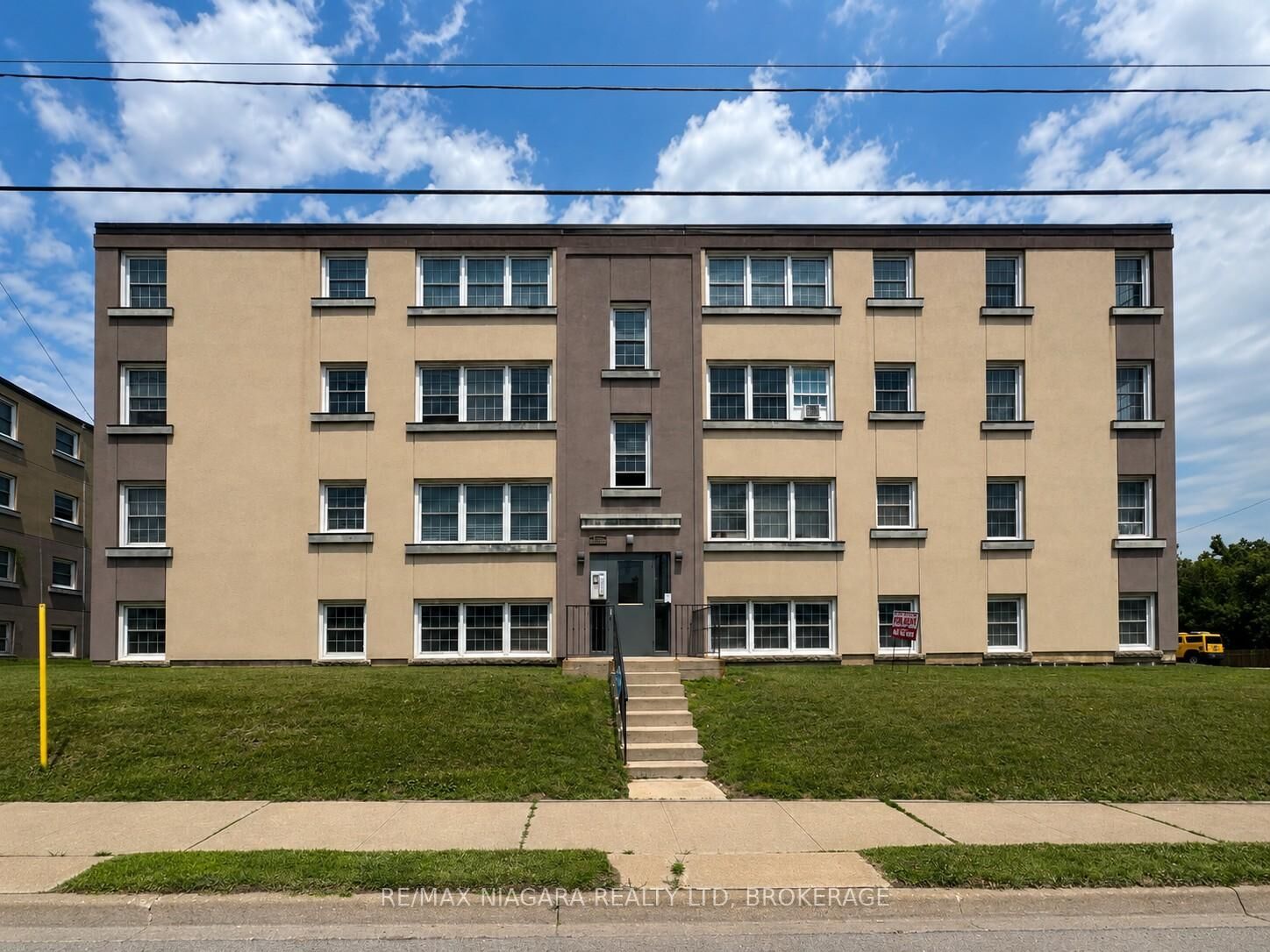 Property Photo:  143 Westchester Crescent 8  ON L2P 2N8 