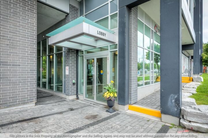 Property Photo: 8763 Bayview Avenue 230 ON L4B 3V1