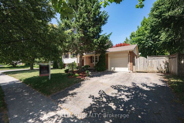 Property Photo: 2 Lloyd Manor Crescent ON N6H 3Z3