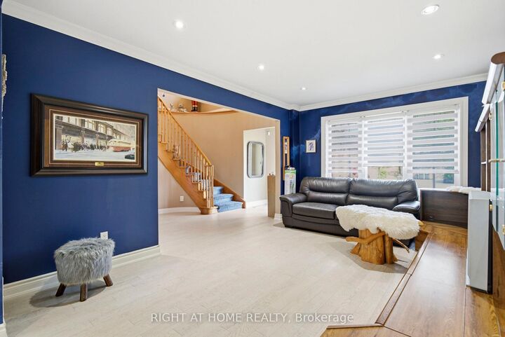 Property Photo: 7 Polygon Court ON L6Z 3X8
