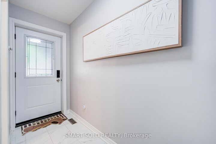 Property Photo: 81 Rameau Drive 9 ON M2H 1T6