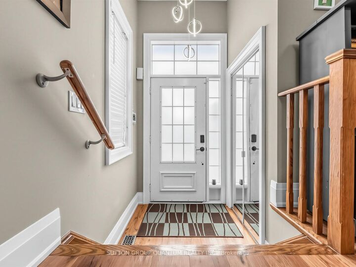 Property Photo:  581 Grant Way Upper  ON L9T 0V9 