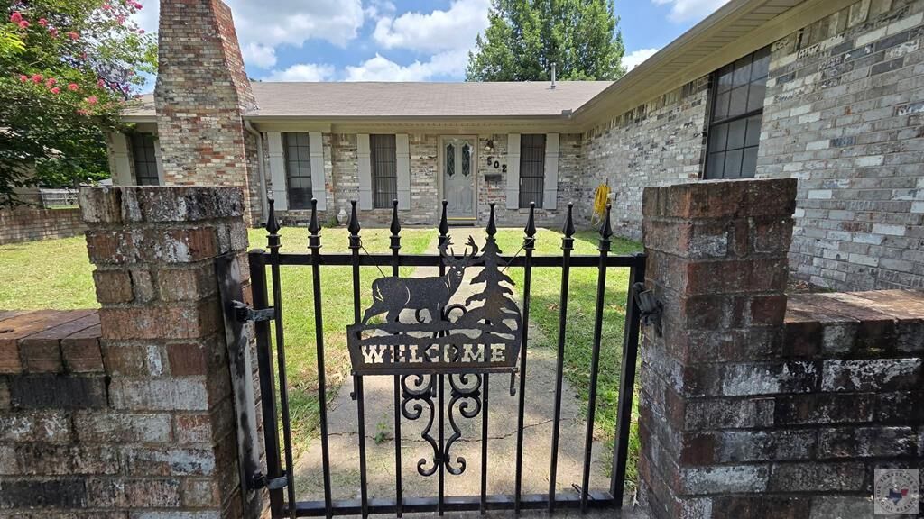 Property Photo: 502 Ratcliff TX 75570