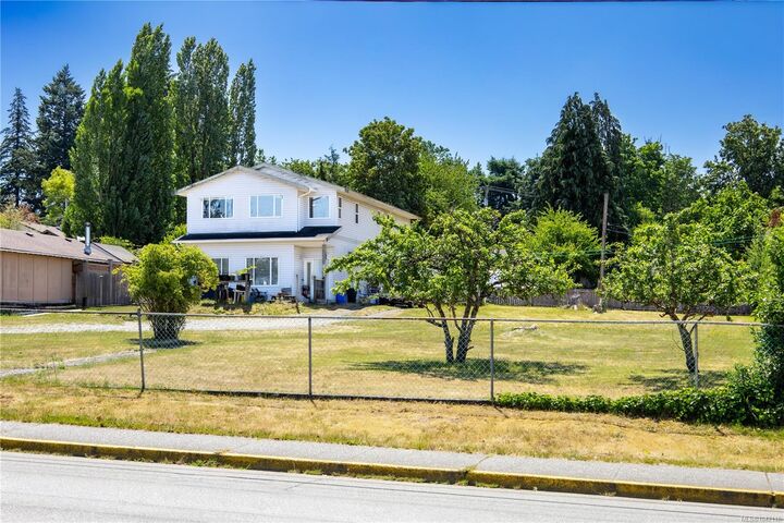 859 9th Ave — photo 1