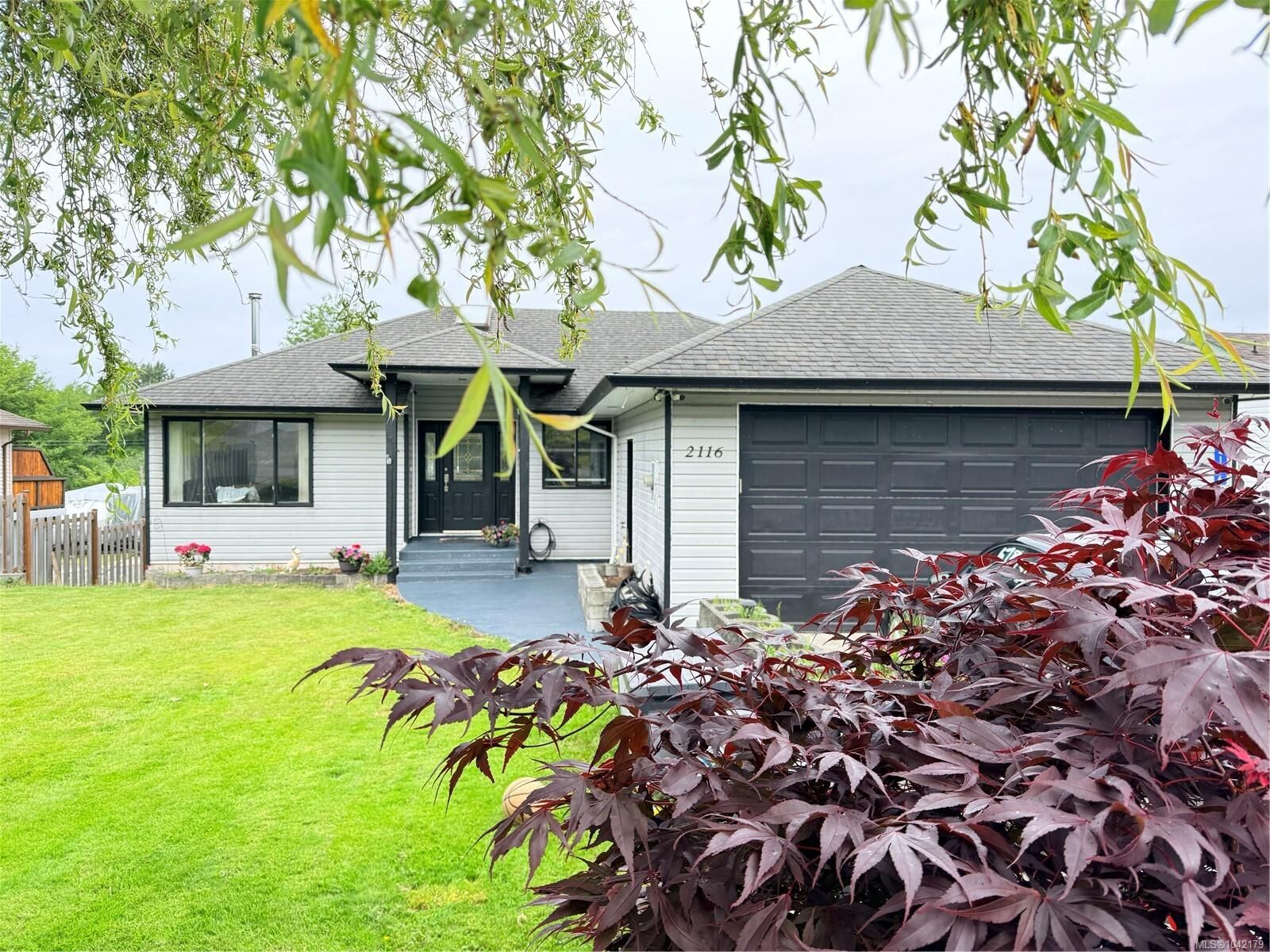 Property Photo: 2116 Northland Rd BC V0N 2R0