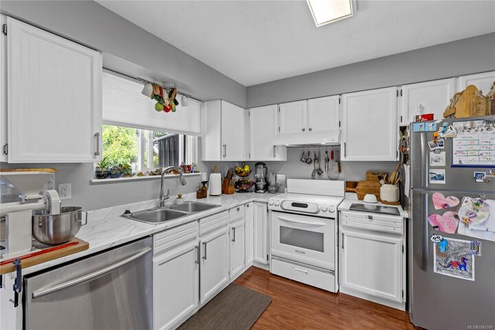 Property Photo: 384 McKillop Dr BC V9P 1L5