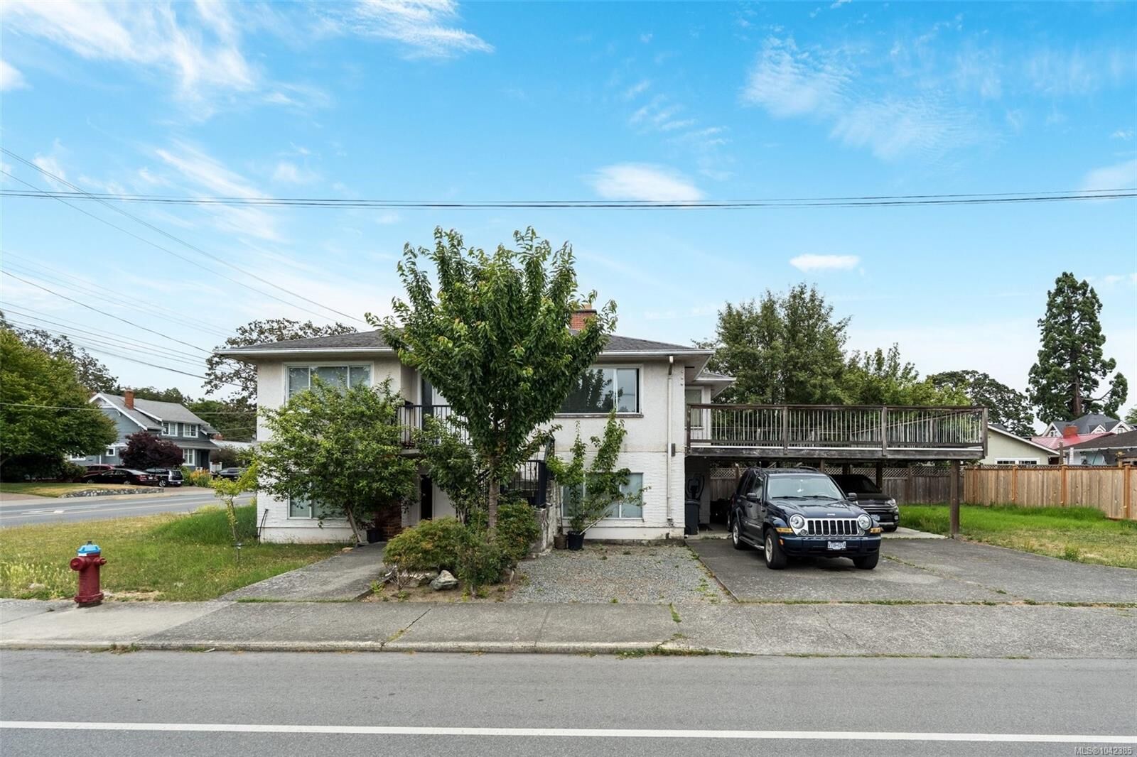 Property Photo: 2343 Shelbourne St BC V8R 6P4