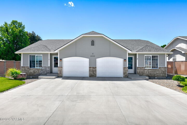 Property Photo:  