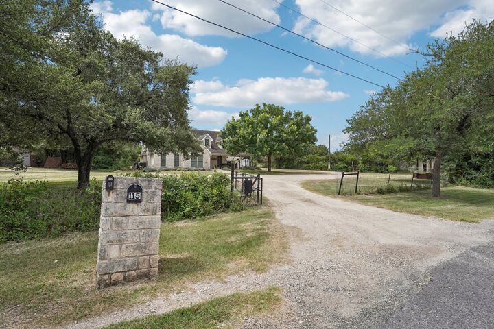 Property Photo: 115 Nasoni Trail TX 78628
