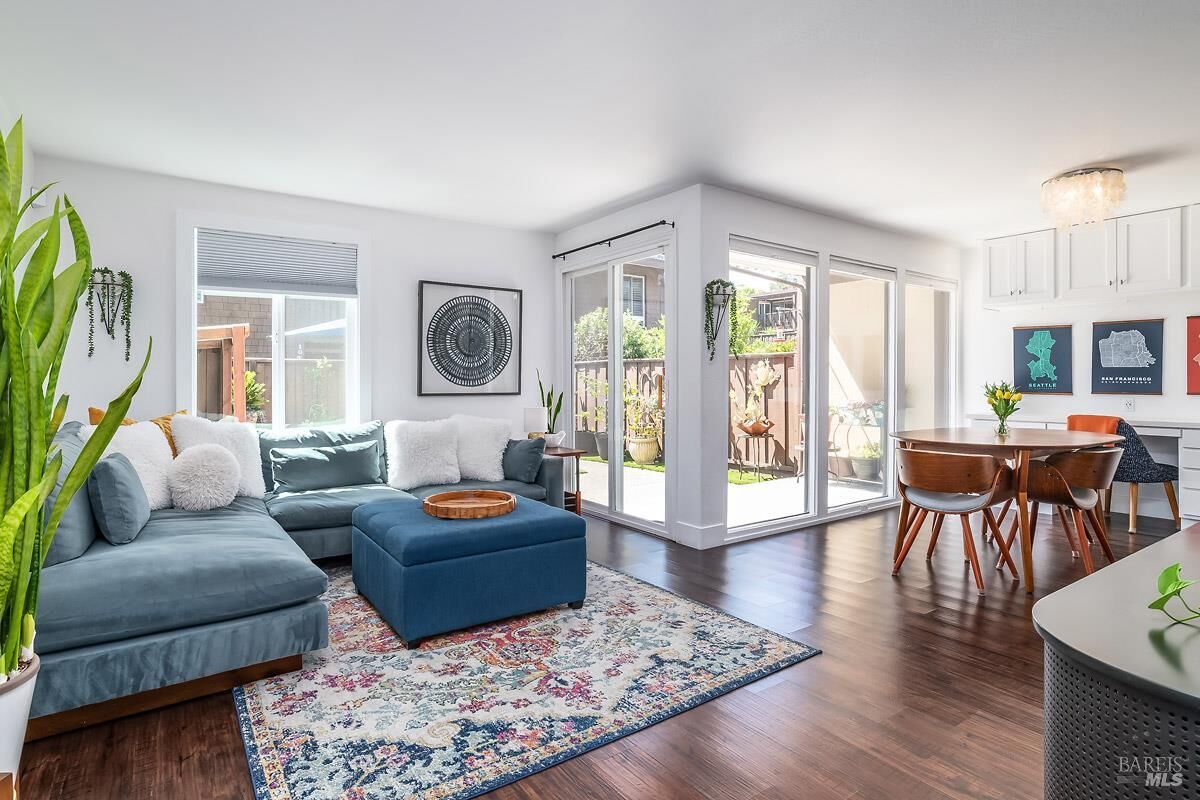 Property Photo:  82 Surrey Lane  CA 94903 